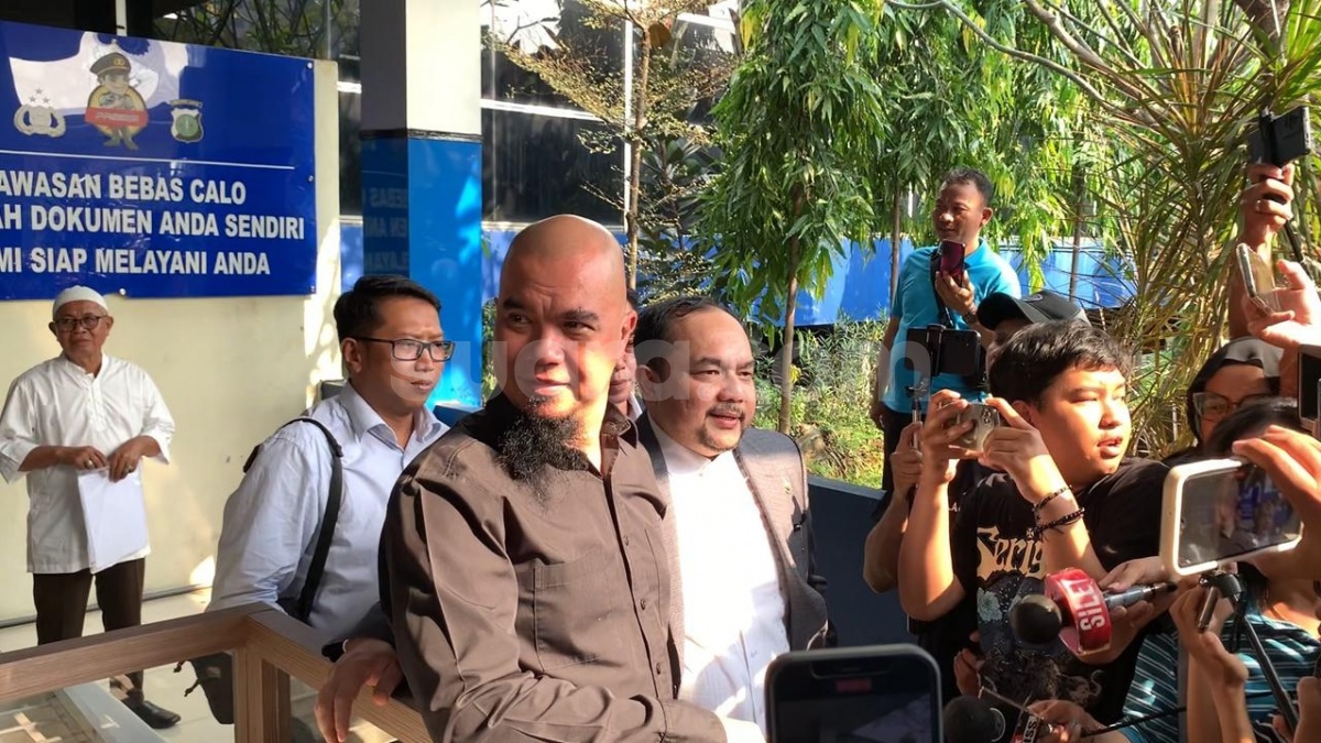 Benarkah Ahmad Dhani Pernah Dilempar Remote TV oleh Maia Estianty?