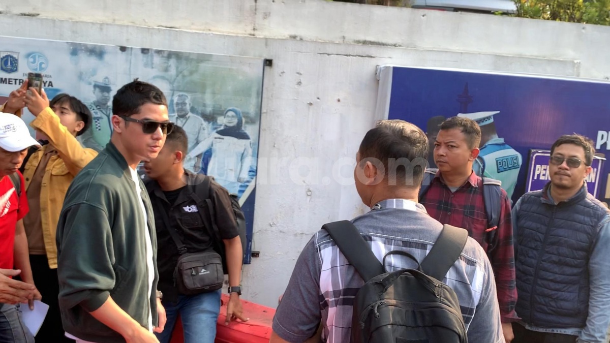Al Ghazali Dampingi Ahmad Dhani Laporkan Kasus Bullying Sang Adik di Polda: Demi Keluarga
