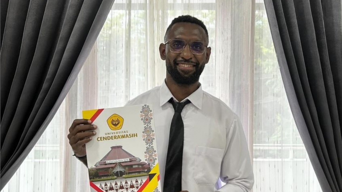 Kisah Yanto Basna, Mantan Bek Andalan Timnas Indonesia yang Kini Resmi Jadi Dosen
