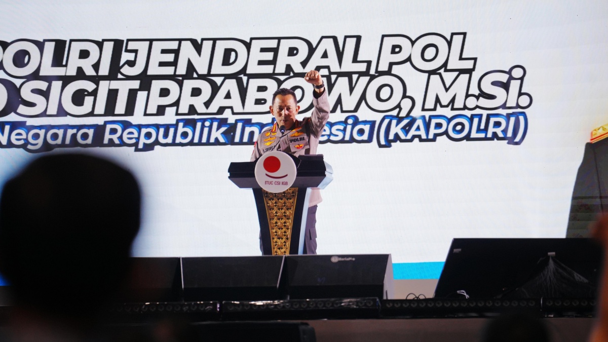 Sabet Penghargaan, Kapolri Listyo Sigit: Buruh Adalah Motor Penggerak Ekonomi Bangsa