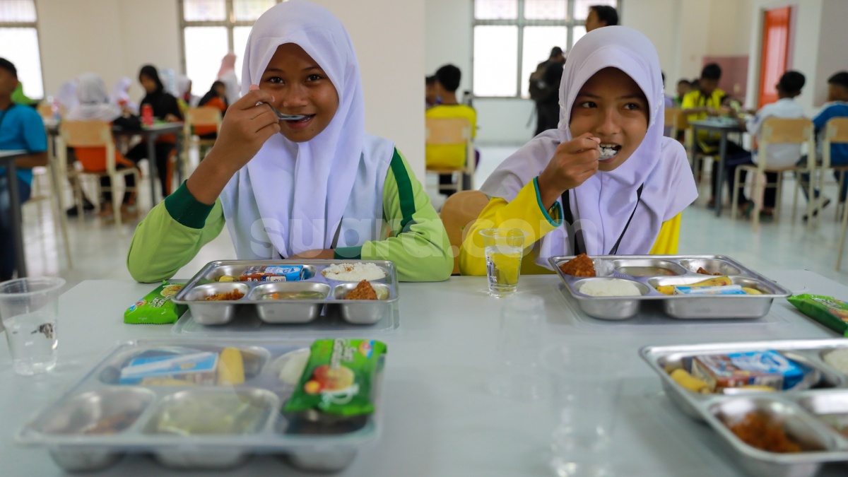 5 Fakta Miris Dugaan Nampan MBG Mengandung Babi dan Logam Beracun