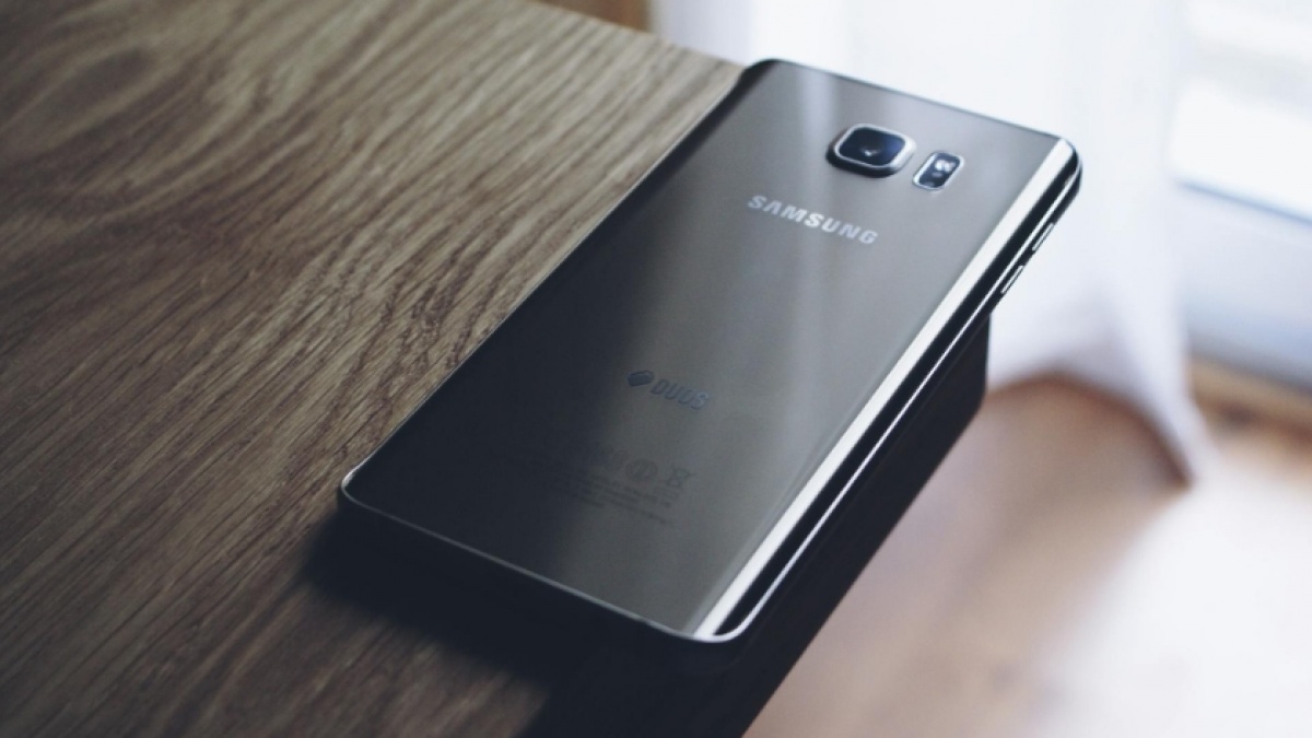 3 HP Samsung 2 Jutaan Spek Gahar: RAM Besar, Memori Longgar dan Kamera Jernih