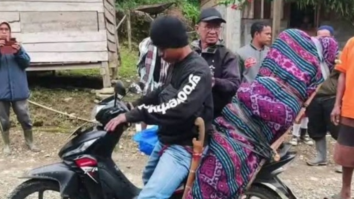Tragis! Jenazah Penyuluh KB Diangkut Pakai Motor Puluhan Kilometer