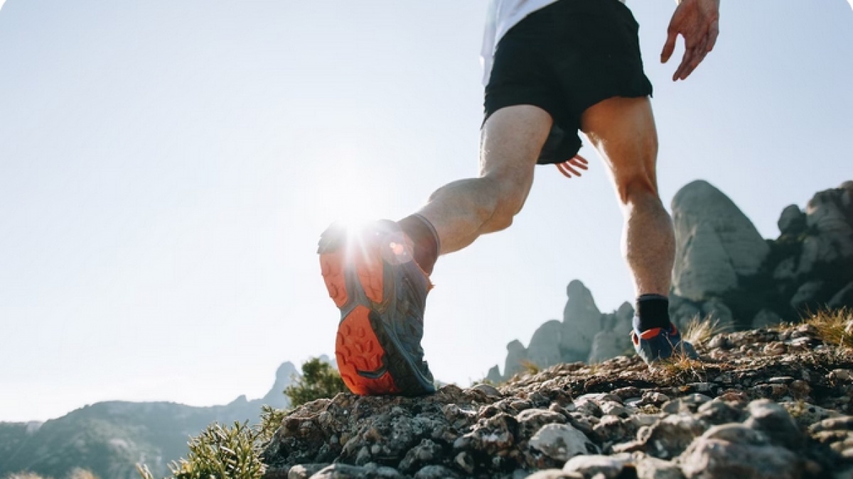 3 Sepatu Trail Running Pilihan, Cengkeraman Taklukkan Jalur Bebatuan Medan Berlumpur