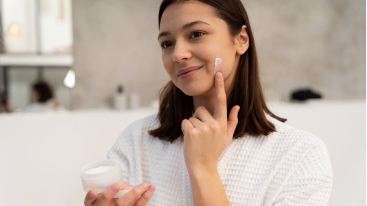 6 Rekomendasi Sunscreen dengan Tone Up, Bikin Wajah Langsung Cerah Alami