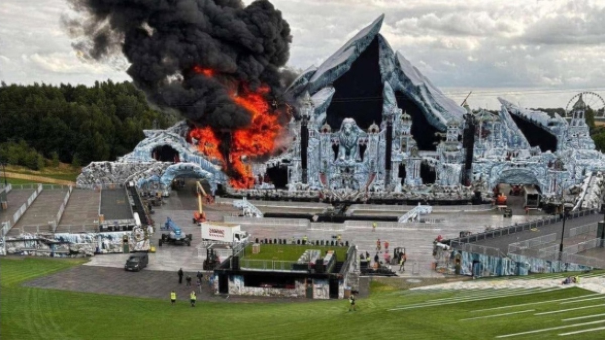 Panggung Utama Tomorrowland Ludes Terbakar, Festival EDM Terbesar di Dunia Terancam Batal?