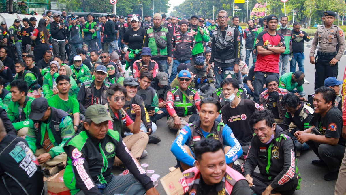 Demo di Depan Kedubes AS, Ratusan Ojol Tagih Janji Perpres ke Presiden Prabowo
