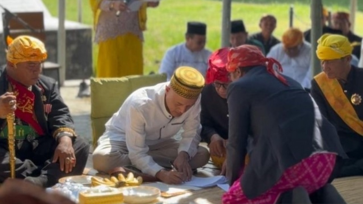Kiai Fuad Plered Dihukum Adat Karena Ujaran Kebencian