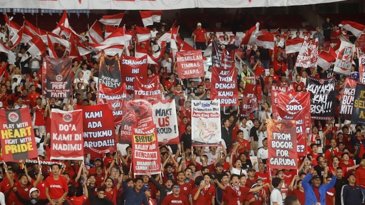 Spanduk-spanduk Dukungan Suporter Timnas U-23: Lari Ipin Lari Ada King Indo