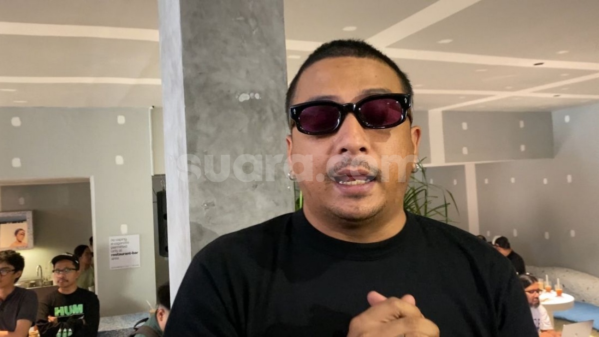 Sesali Foto Bareng Sitok Srengenge, Sal Priadi Tegaskan Sikap Lawan Kekerasan Seksual
