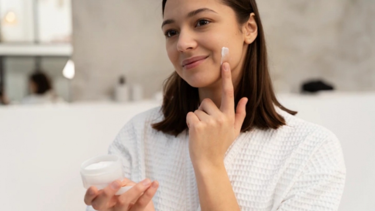 5 Rekomendasi Moisturizer Wardah untuk Mencerahkan, Terbukti Ampuh!