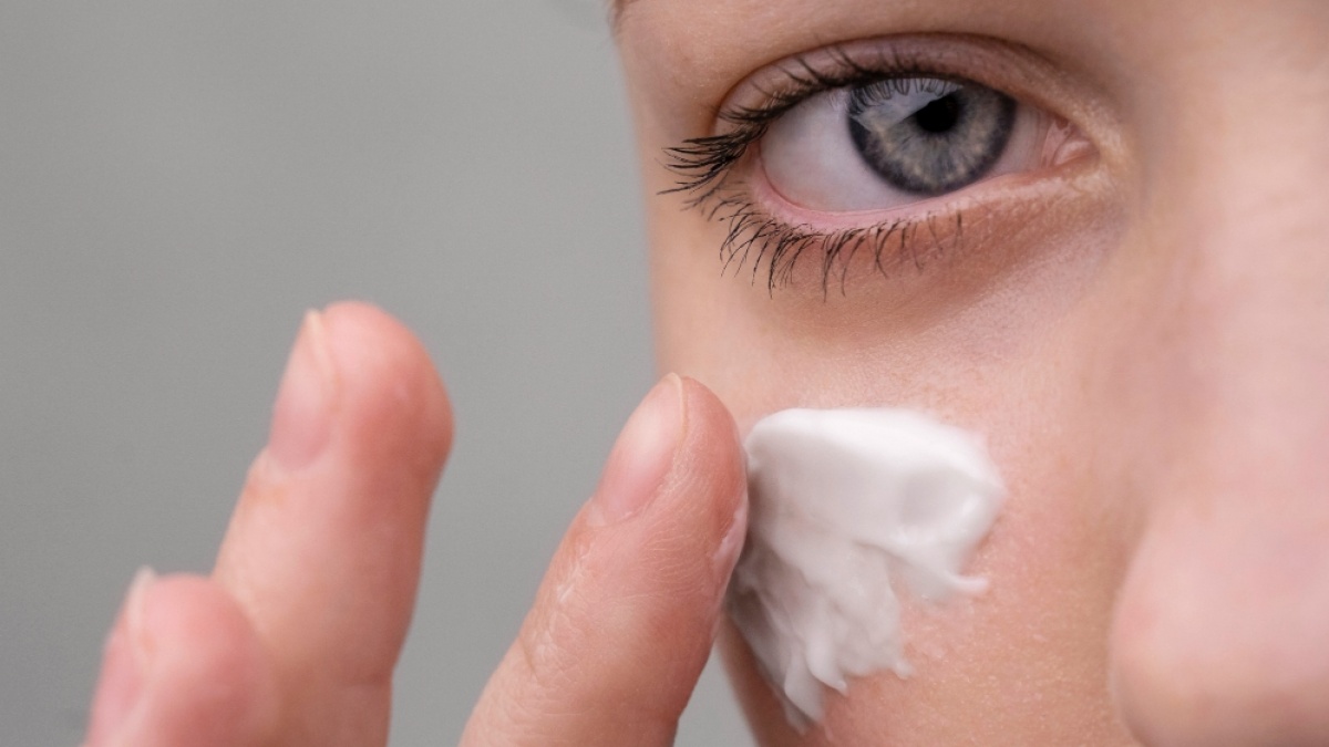 7 Sunscreen yang Nggak Bikin Mata Perih, Aman untuk Kulit Sensitif
