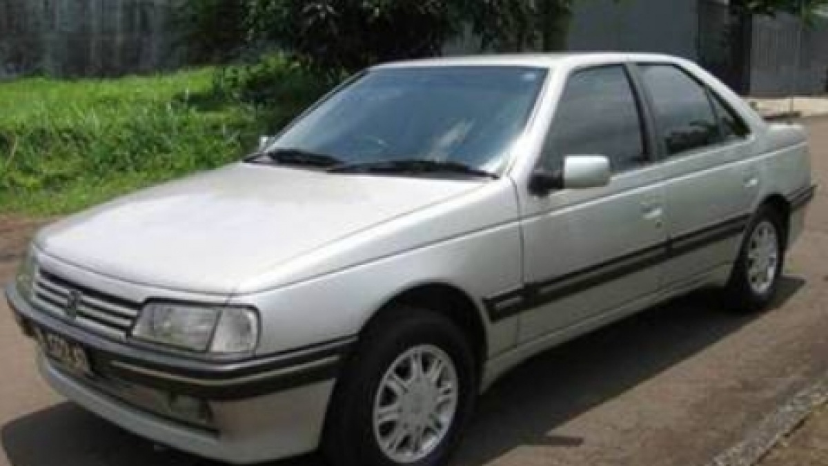 Bukan Cuma Motor! Ini 5 Mobil Bekas Rp15 Jutaan yang Bisa Jadi 'Mainan' Pertamamu