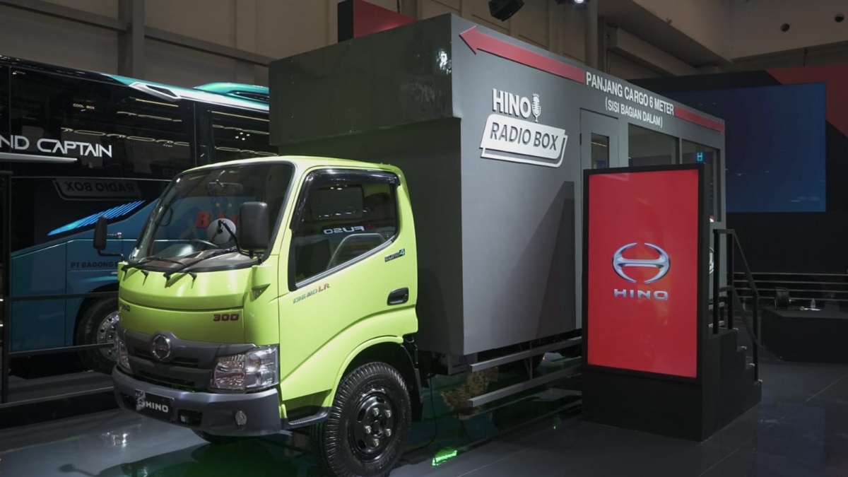 Truk Ringan Hino300 Series 136 MDLR Meluncur di GIIAS 2025