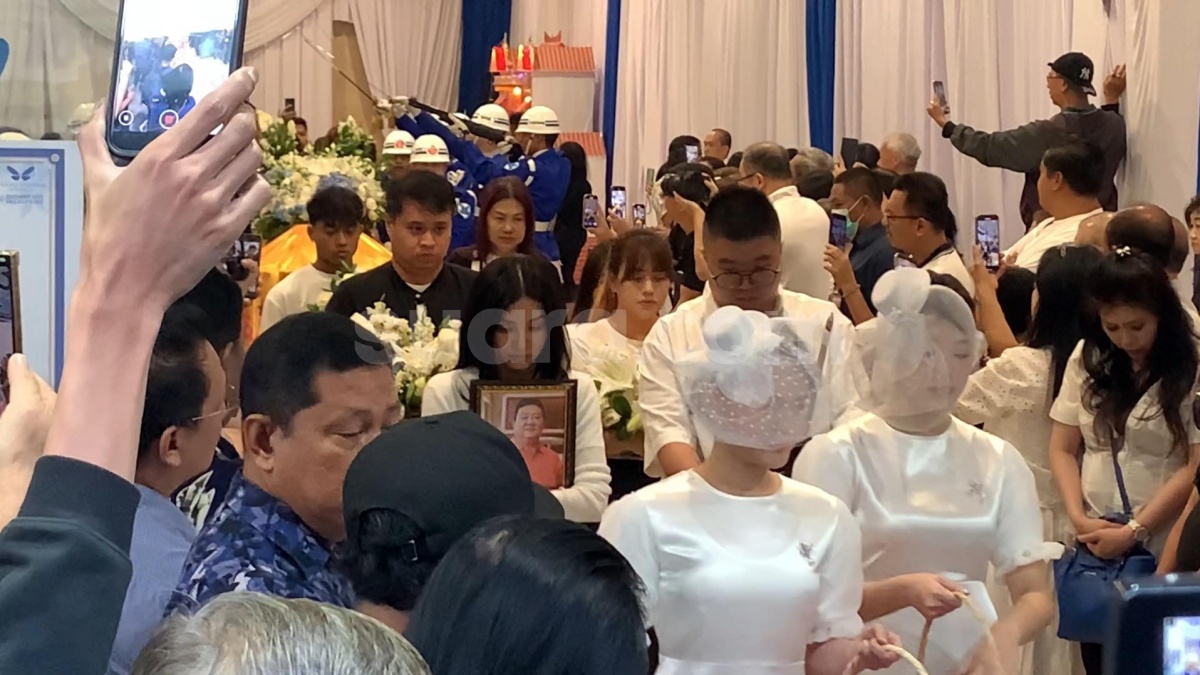 Sarwendah Sewa Kapal Pesiar untuk Larung Abu Jenazah Ayah di Laut