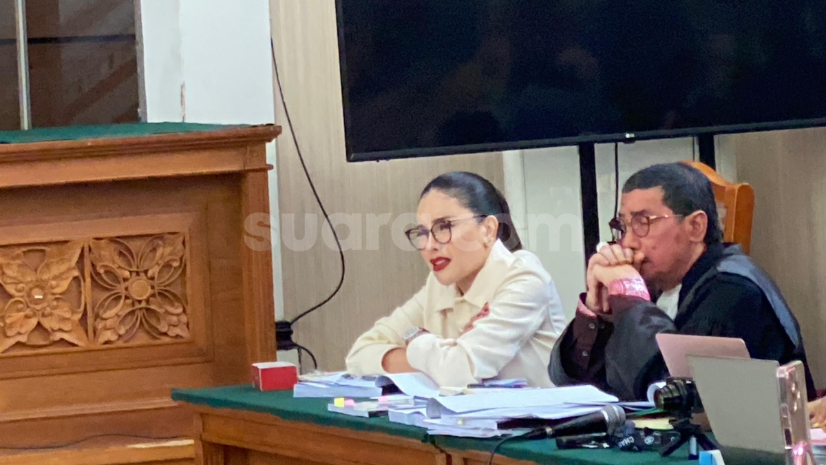 Sidang Memanas, Nikita Mirzani Teriak Skincare Reza Gladys Tak Terdaftar di BPOM