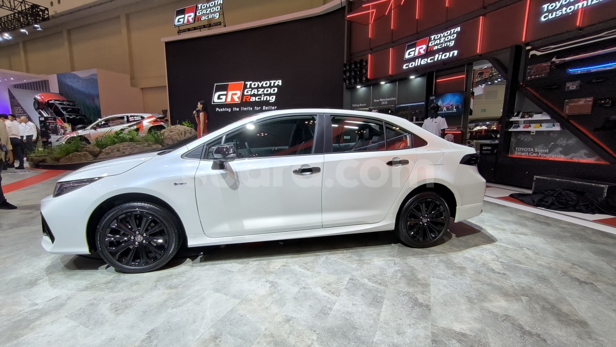 Toyota Corolla Altis Hybrid GR Sport Diluncurkan di GIIAS 2025
