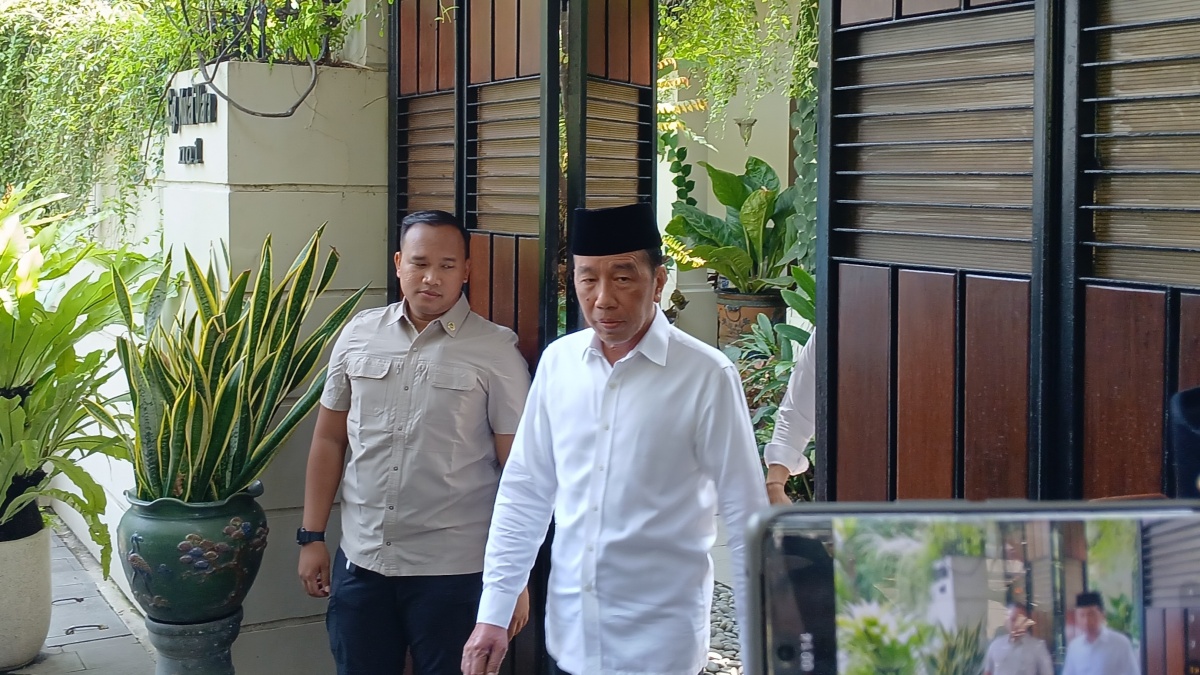 Sampai Temannya Memohon, Jokowi Tak Pernah Mau Masuk Grup WA Alumni