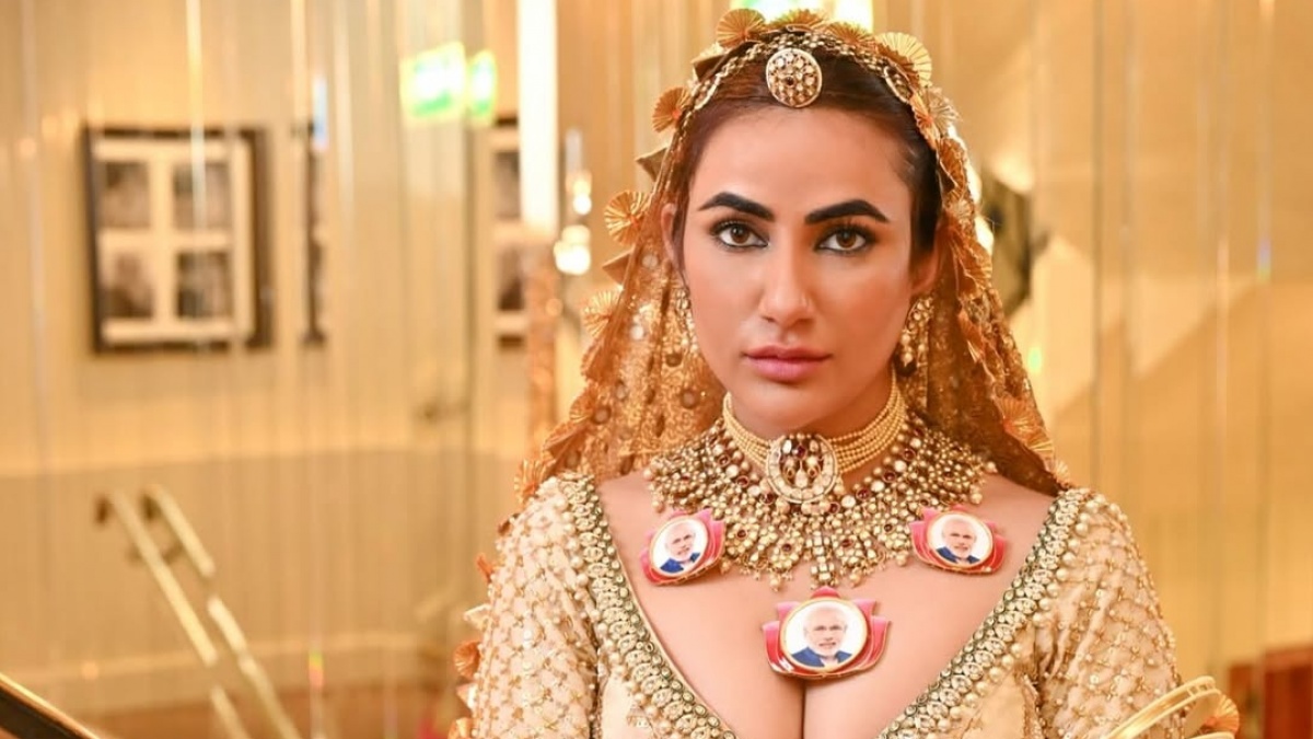 Ditipu, Aktris India Ruchi Gujjar Lempar Sandal ke Produser