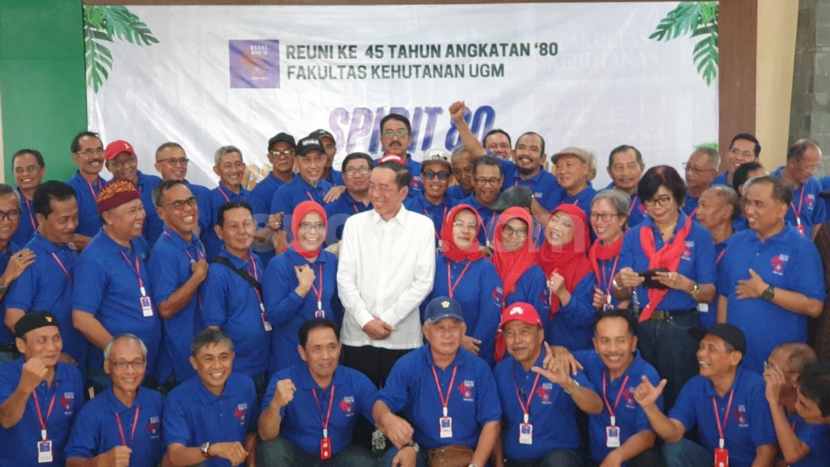 'Matematika Gagal' Reuni Jokowi, Dokter Tifa: Baru Masuk Kok Reuni 45 Tahun?