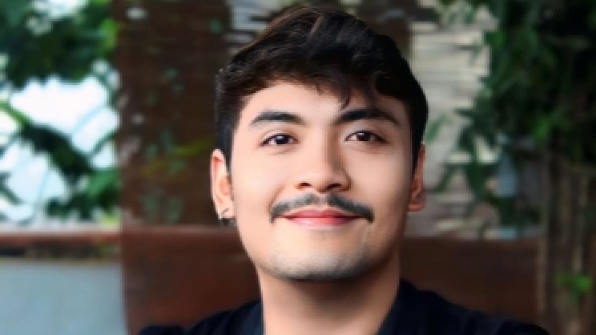 Siapa Itu Om Samsan Jeh? Pawang Sembuhkan Kesurupan dengan Totok Kalkulator
