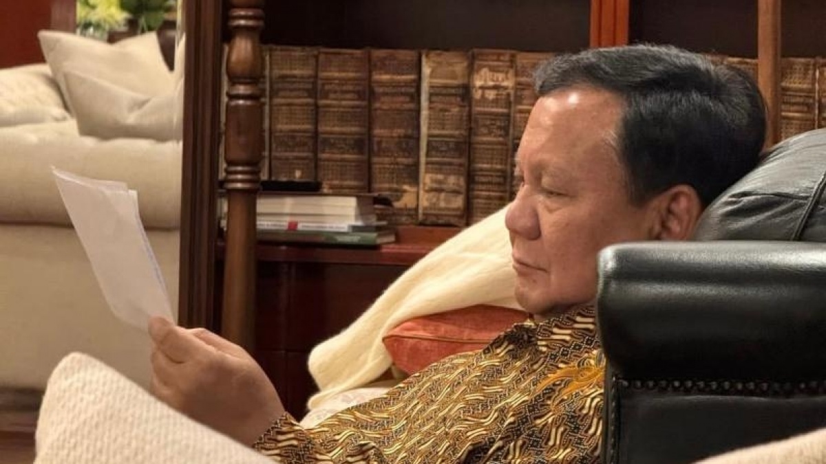 Prabowo Baca Surat dari Siswa-siswi Sekolah Rakyat yang Dititip ke Seskab, Ini Isinya