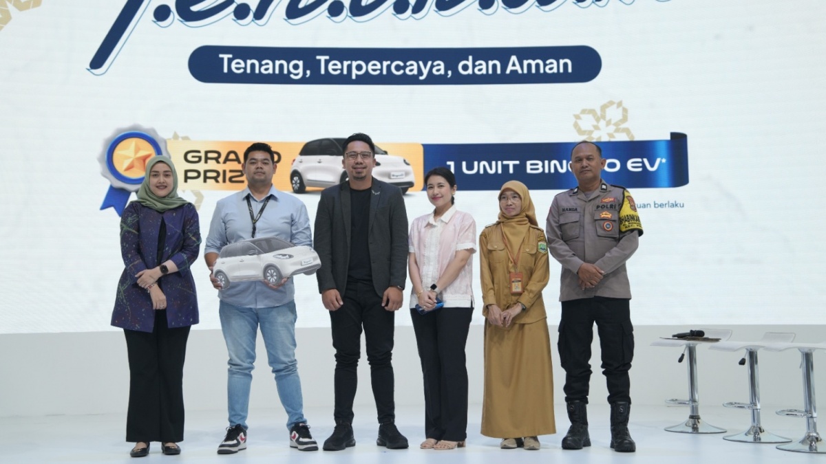 Wuling Serahkan Satu Unit BinguoEV Kepada Konsumen Loyal di GIIAS 2025