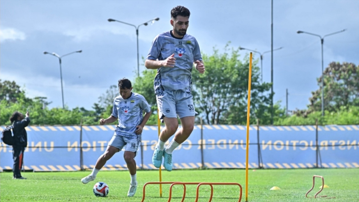 Igor Tolic Mengikhlaskan Frans Putros Pergi dari Persib Bandung