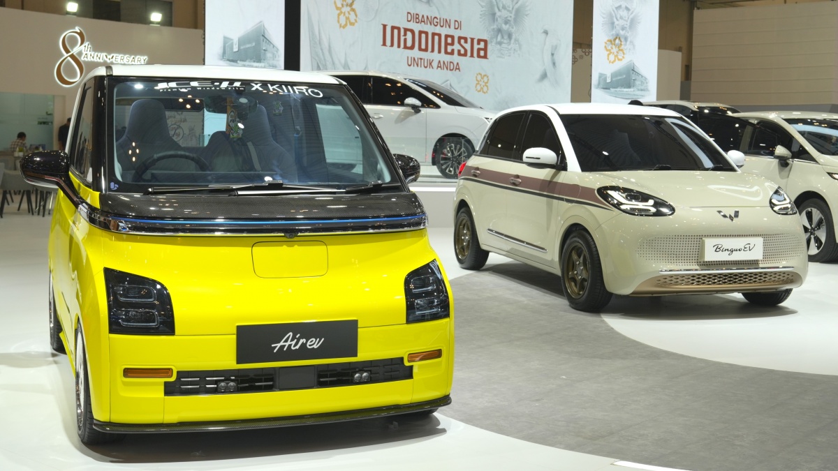 Dua Mobil Listrik Wuling Tampil Berbeda di GIIAS 2025, Dibuat Retro Juga Oke!