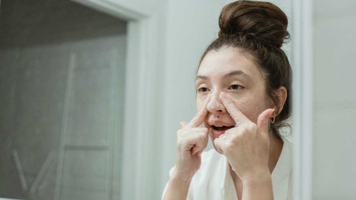 5 Sabun Cuci Muka dangan Alpha Arbutin yang Efektif Mencerahkan Wajah