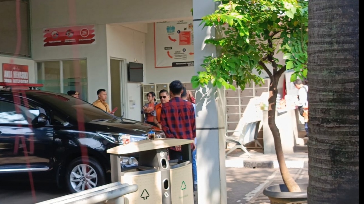 Kenakan Kaca Hitam Hasto Keluar dari Rutan KPK, Sudah Bebas?