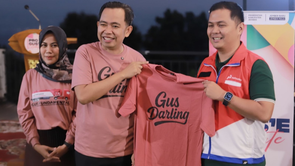 Di Balik Kaus Gus Darling: Melihat Kepemimpinan Gus Fawait Secara Utuh