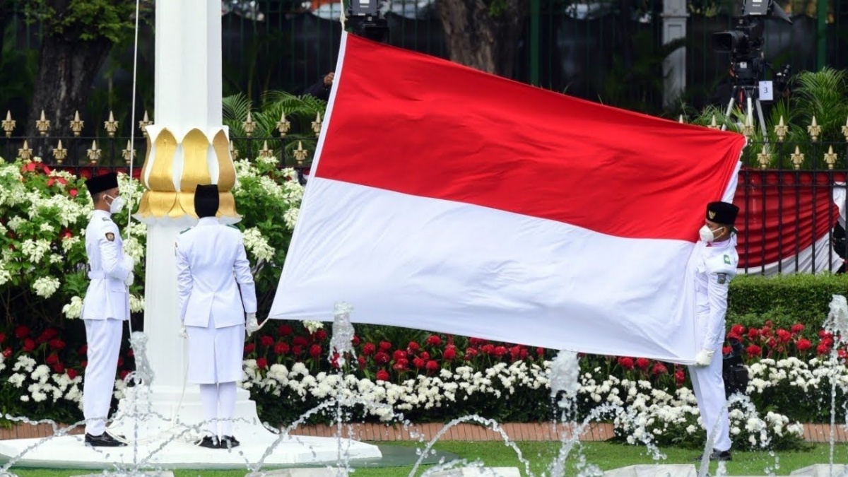 Upacara Penurunan Bendera Jam Berapa? Simak Link Live Streaming dari Istana Merdeka