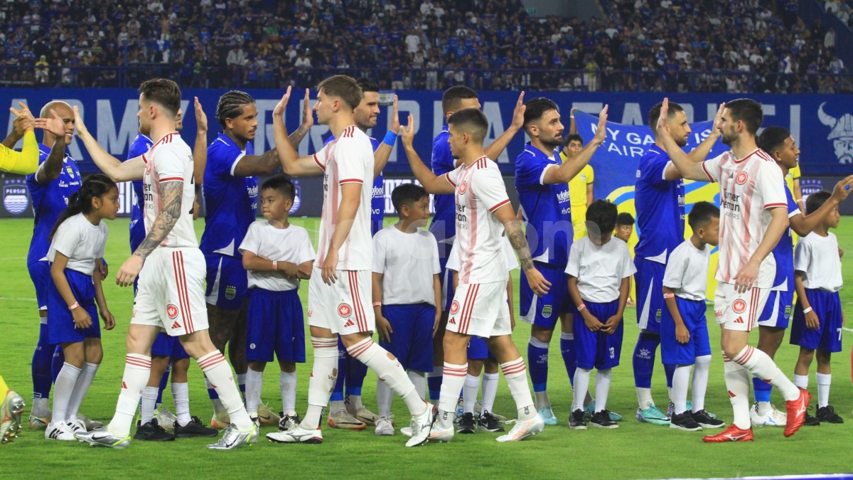 Ditekuk Persib Bandung, Pelatih Wanderers Terkesima dengan Aksi Bobotoh di GBLA