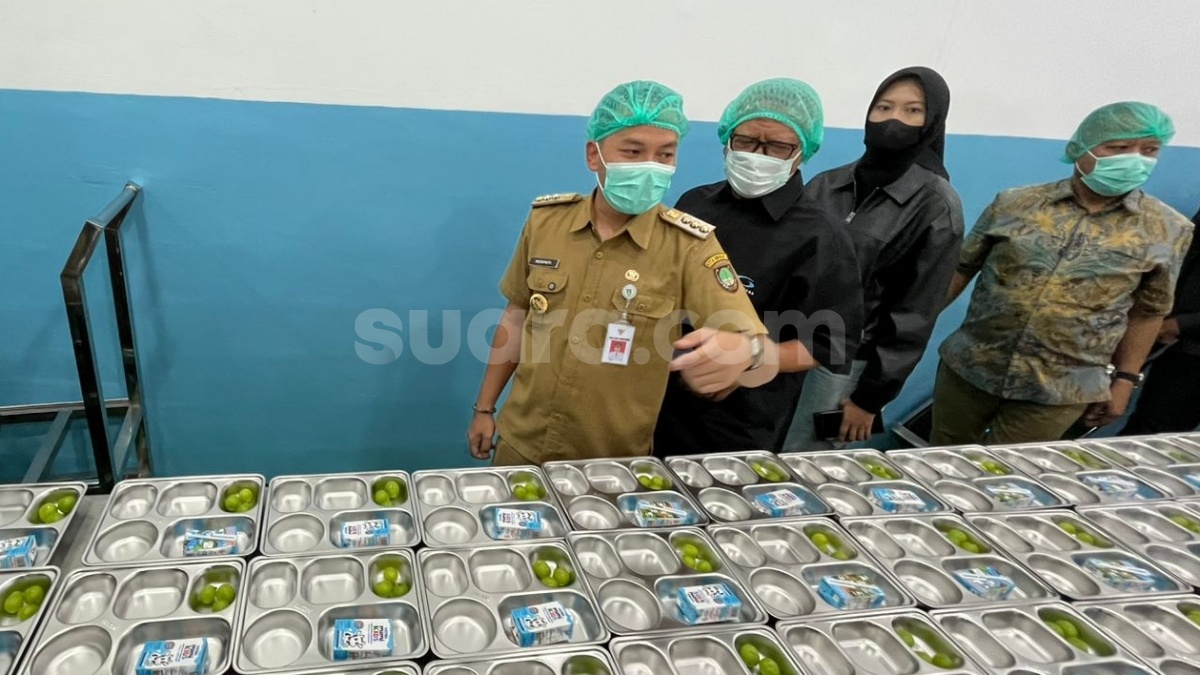 Misi Berat Makan Bergizi Gratis: BGN Turunkan Tim Intel Kejar 30 Ribu Dapur!