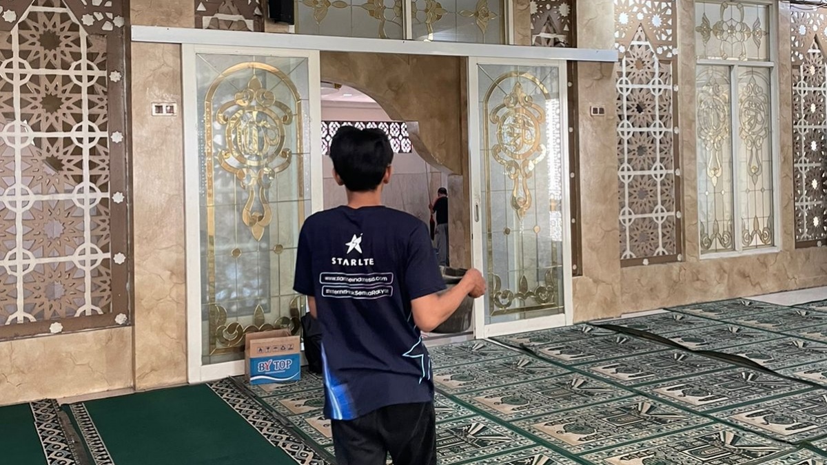 Intip Masjid Kekinian: Lebih Bersih, Karpet Di-Deep Cleaning, Internet Gratis 200 Mbps