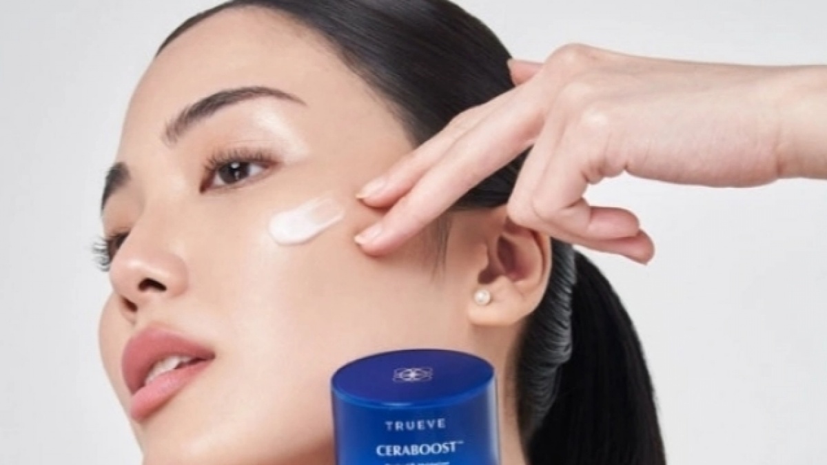 6 Rekomendasi Moisturizer Ringan dan Mudah Menyerap untuk Kulit Berminyak, Bikin Awet Muda!