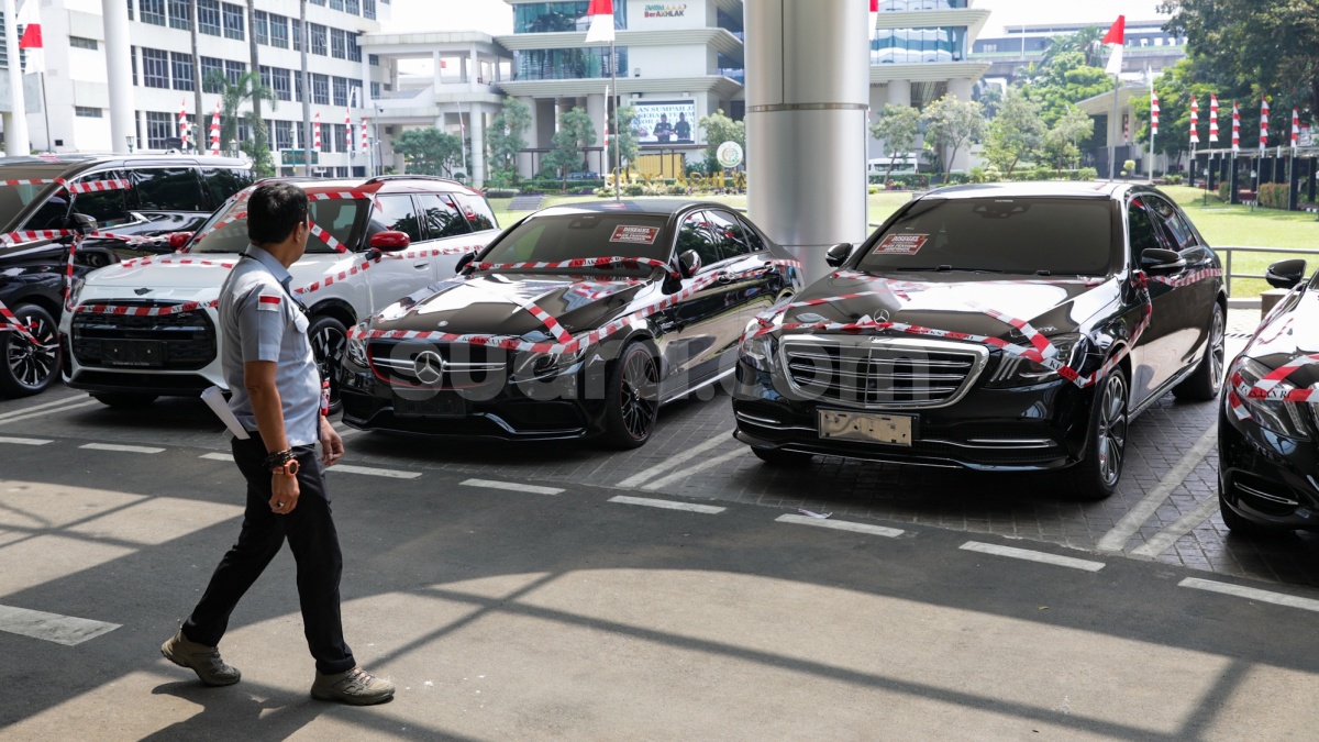 Kapan Lagi Beli Mobil Mewah Murah? Cek Jadwal Resmi Lelang Kejagung