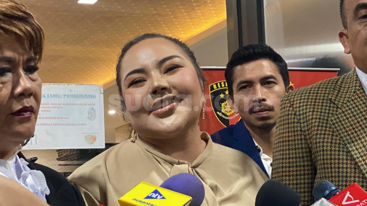 Lisa Mariana Santai Jelang Diperiksa KPK: Pakai Makeup Bekas Kemarin