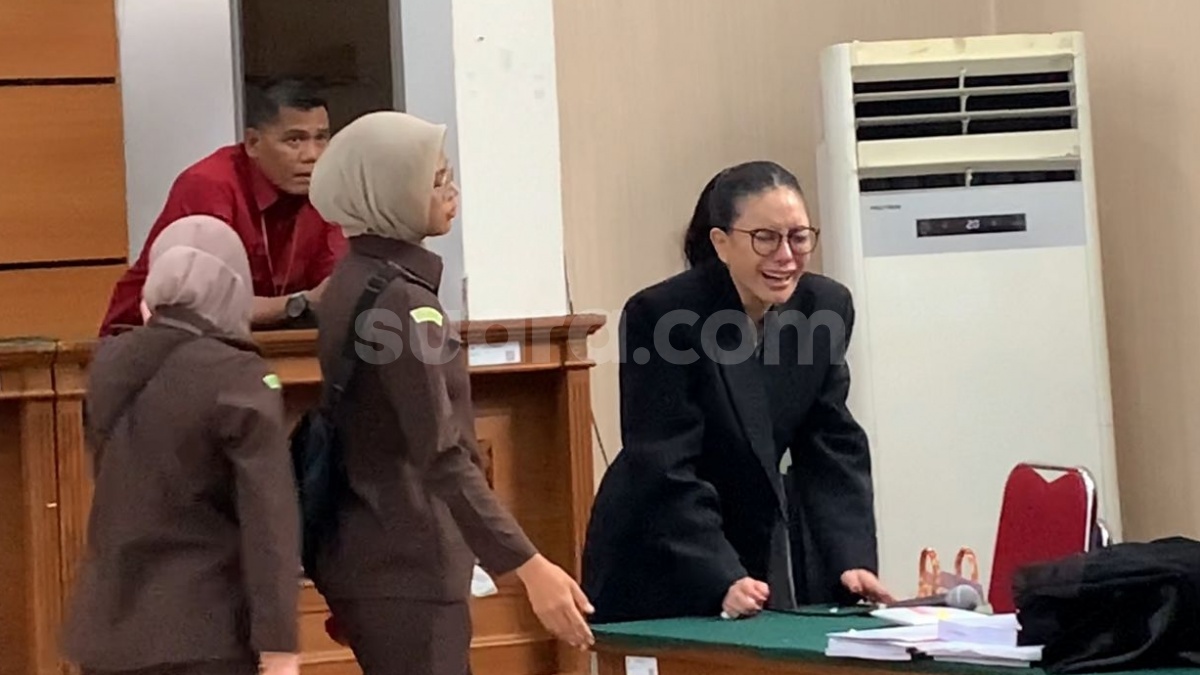 Sebelumnya Minta Dirawat, Nikita Mirzani Lantas Malah Nangis Minta Sidang Tak Dihentikan