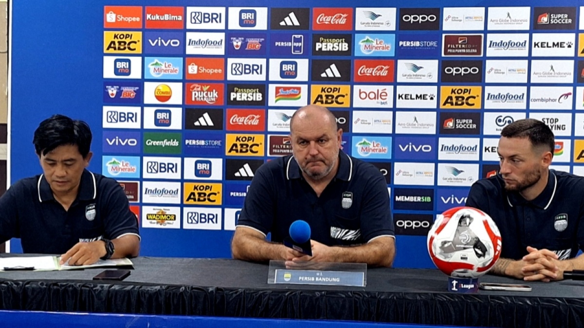 Debut Super League Persib Dihantui Rumput GBLA yang Rusak, Bojan Hodak Was-was