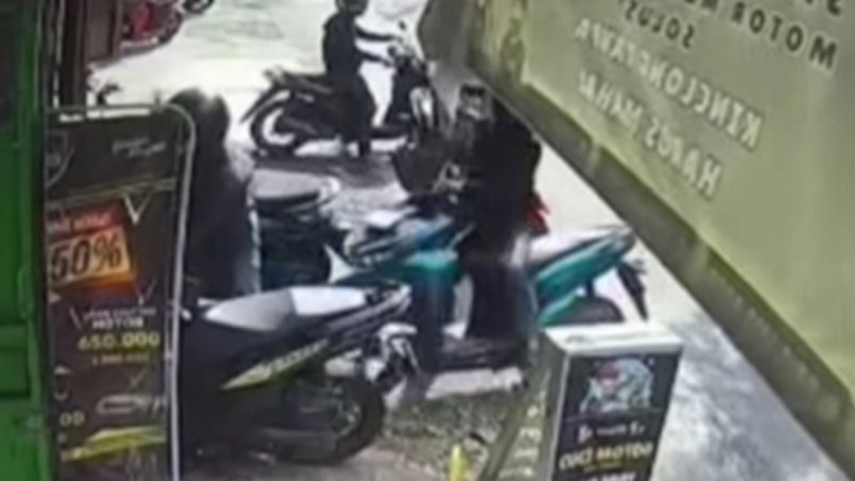 Berkali-kali Nembak Meleset usai Kepergok, Maling Motor Bersenpi di Jakbar Mati Diamuk Warga