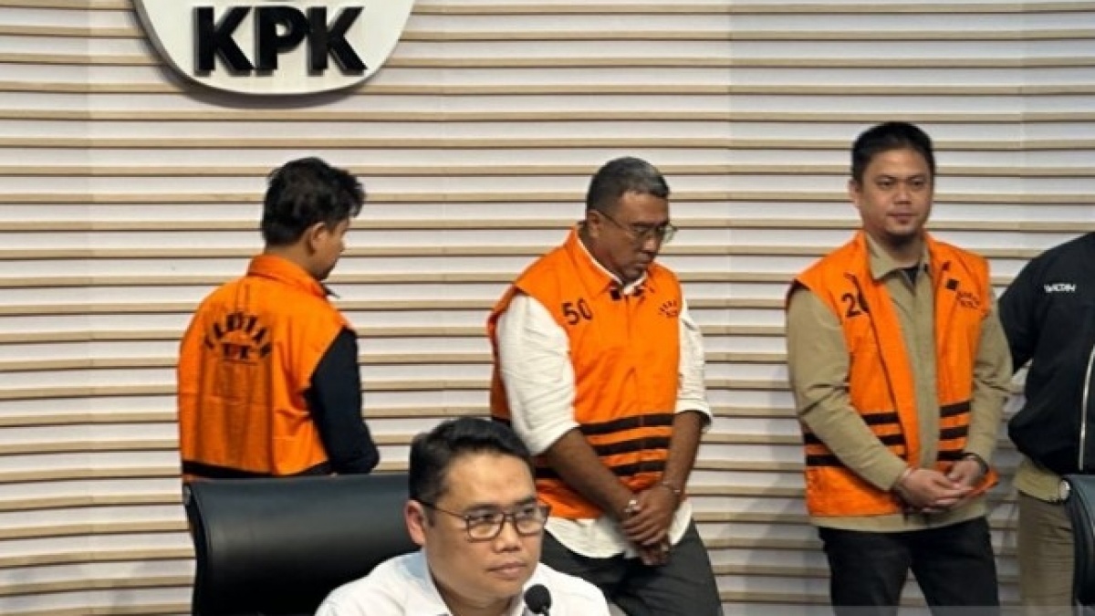 Dua Tersangka Kasus Suap Bupati Kolaka Timur Dipindahkan ke Kendari, Sidang Siap Dimulai!