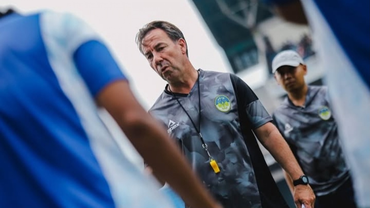 PSIM Yogyakarta Hadapi Tim Juara, Jean-Paul van Gastel Sudah Pelajari Kekuatan Persib