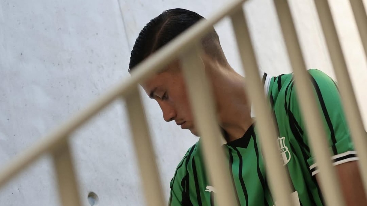 Napoli Turunkan Skuat Bintang, Sassuolo Simpan Jay Idzes sebagai Jagoan Terakhir
