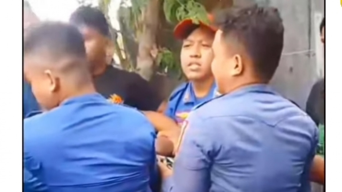 Viral! Mendadak Jadi Ambulans, Aksi Heroik Damkar Polman Bawa Warga Sakit ke RS Jadi Sorotan