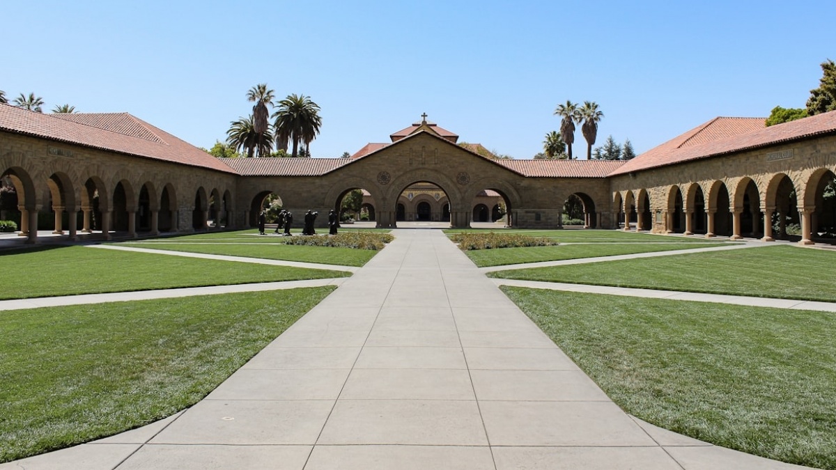 Universitas Stanford PHK 363 Karyawan, Ini Penyebabnya