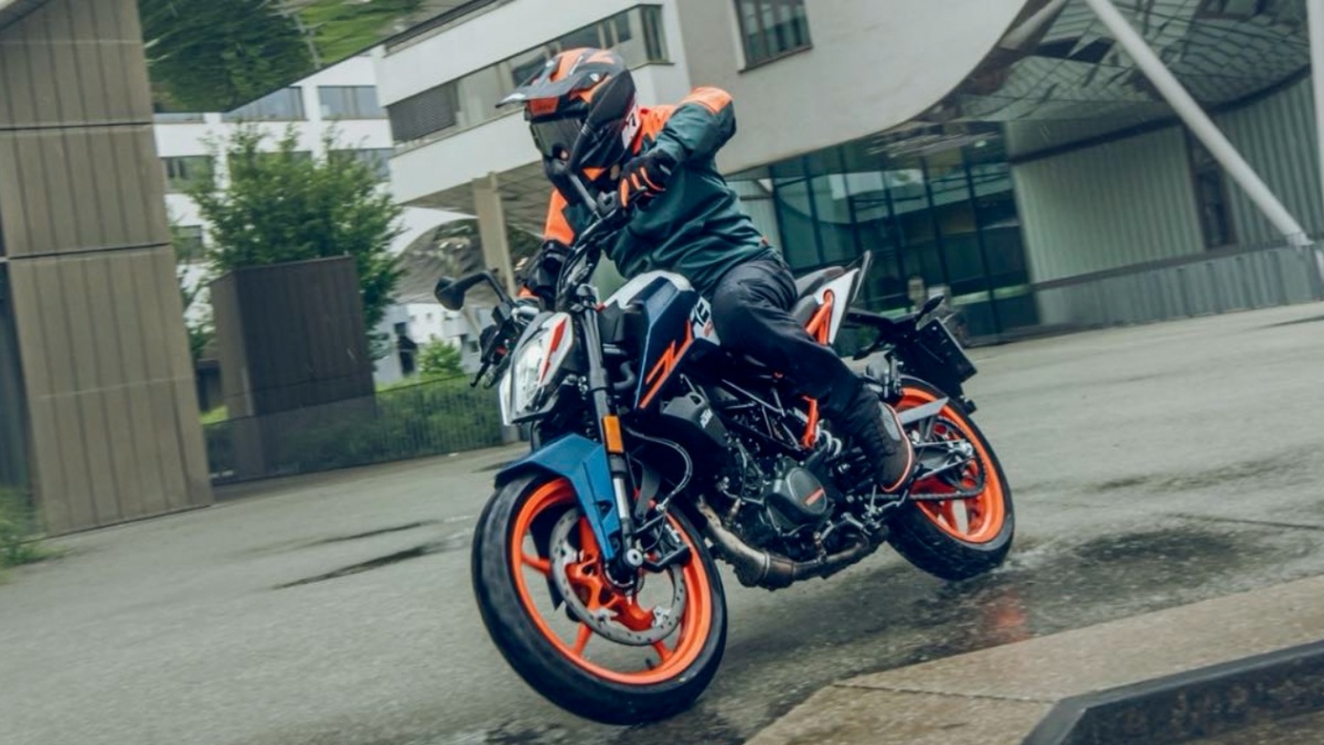 Seharga Vixion tapi Segarang MT-15: Motor Sport Naked 160cc Ini Rawan Bikin Jatuh Cinta