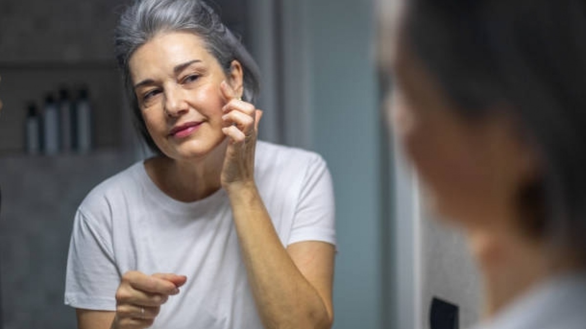 5 Krim Wajah untuk Usia 45 Tahun ke Atas, Anti Aging Bikin Kulit Glowing