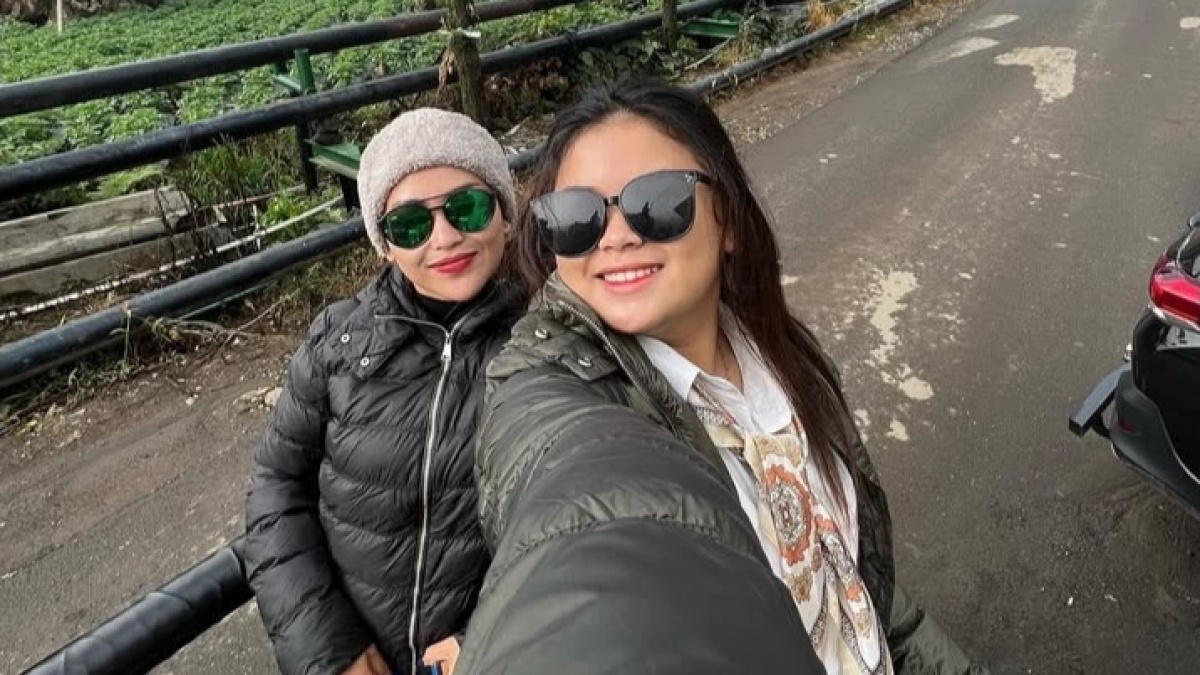 Siapa Anak Pertama Mpok Alpa? Ini Profil Sherly yang Jarang Tersorot